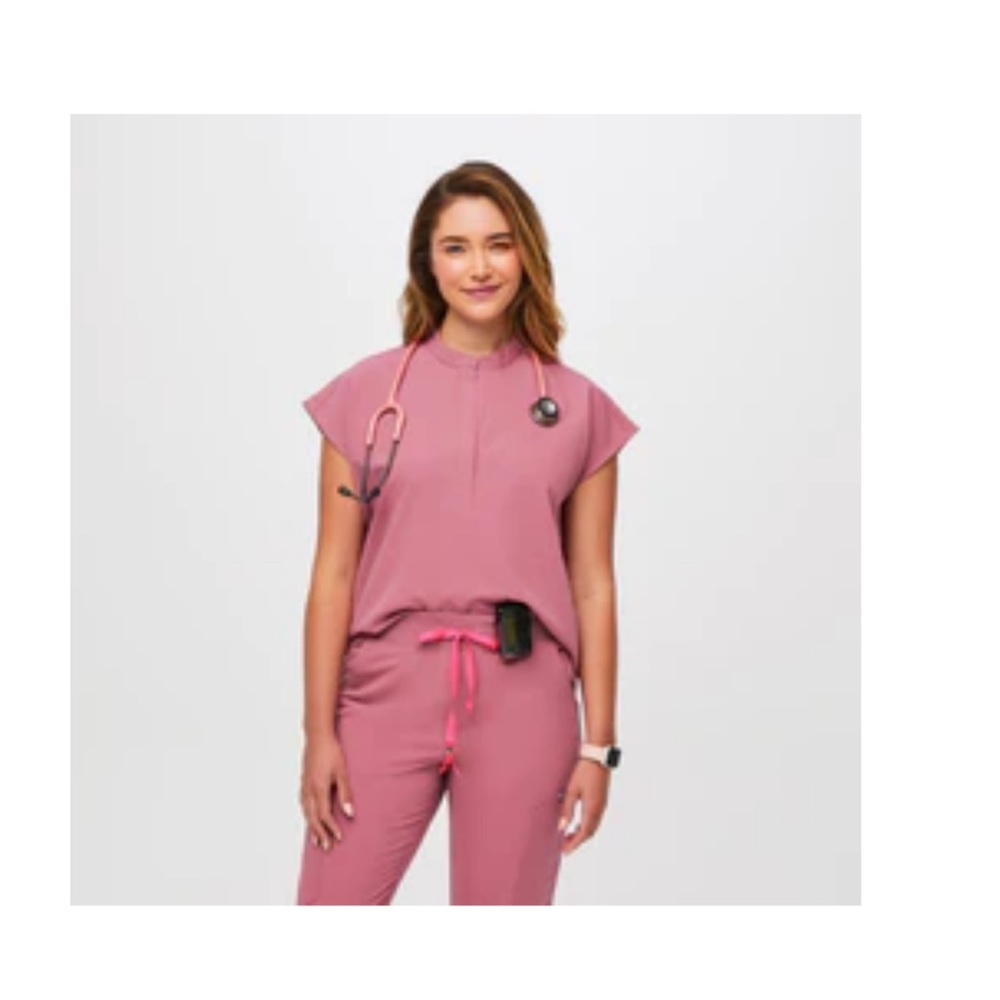 🎀 FIGS Rafaela Scrub Top 🎀